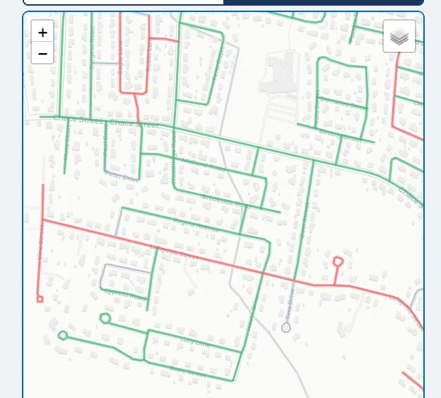 Street map with streets highlighted green for plowed and red for not plowed.